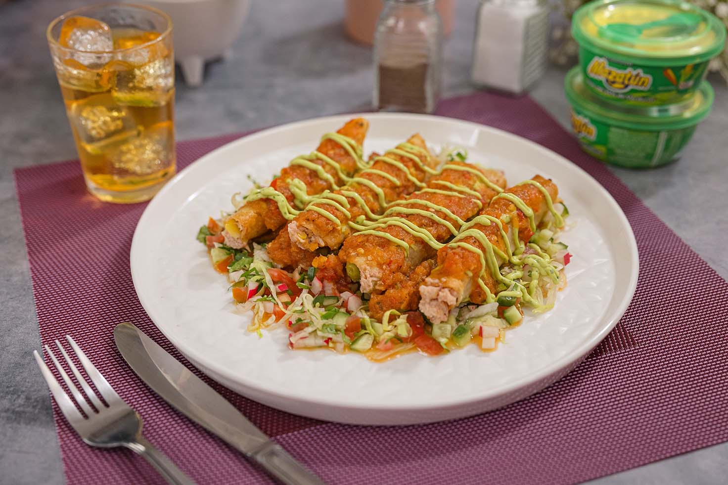 Flautas de atún Mazatún con salsa de chile piquín - Atún Mazatún