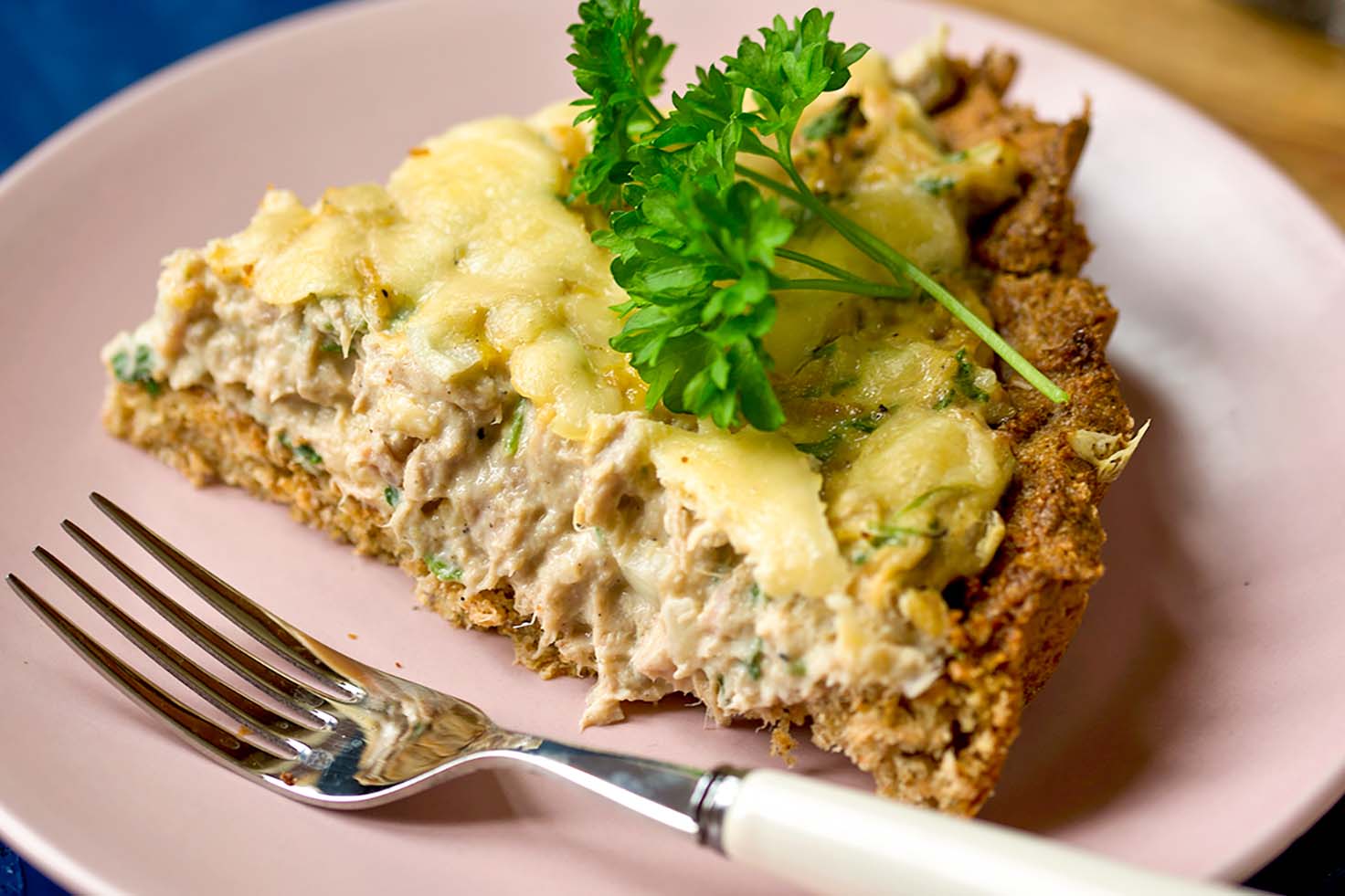 Tarta cremosa de atún y perejil